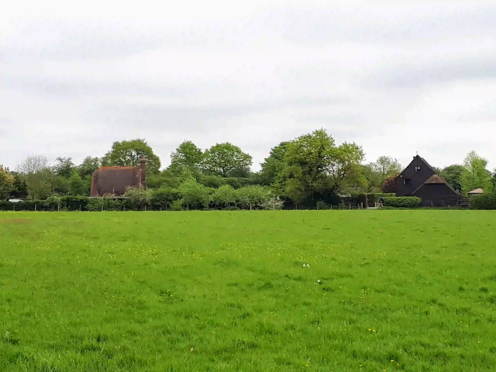 Farmhouse before railway bridge