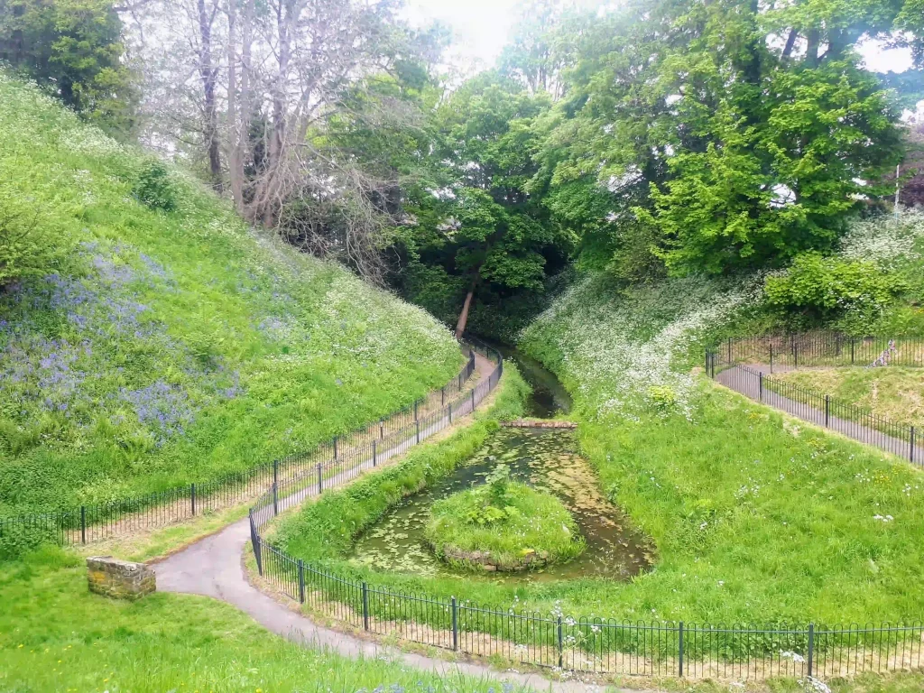 Tonbridge Castle path